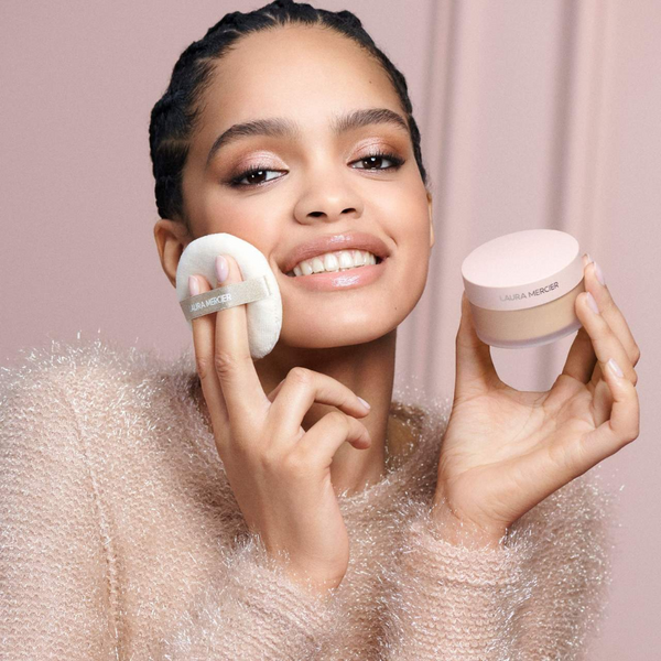 Divinely Flawless Translucent Loose Setting Powder & Puff - TRASLUCIDO